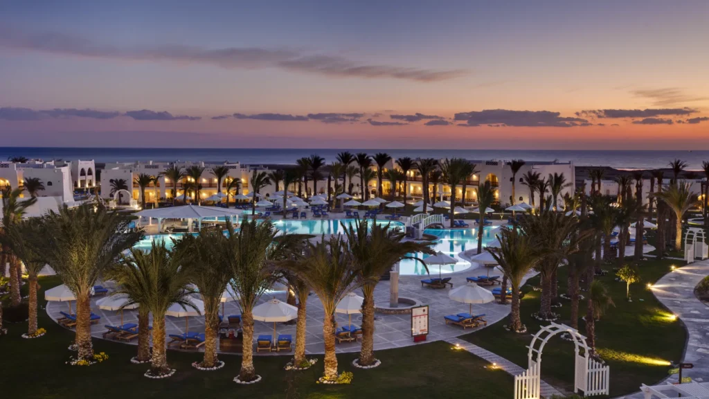 RMFHI_Breezes Main Pool Flat_Exterior